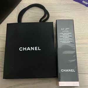 Chanel LE LIFT LOTION LISSE - RAFFERMIT - REPULPE
150ml